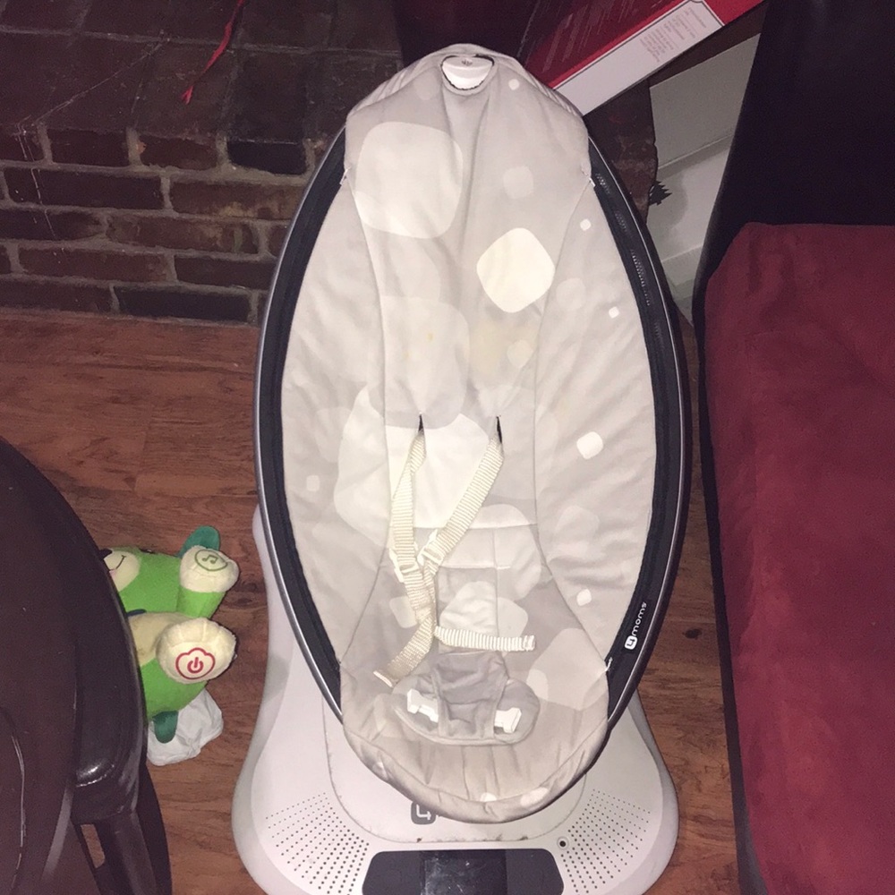 4 Moms Swing